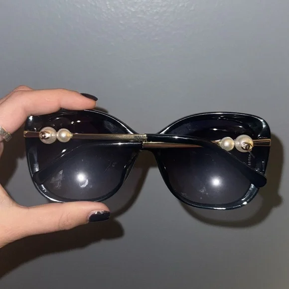 Chanel sunglasses!! - Picture 4 of 7